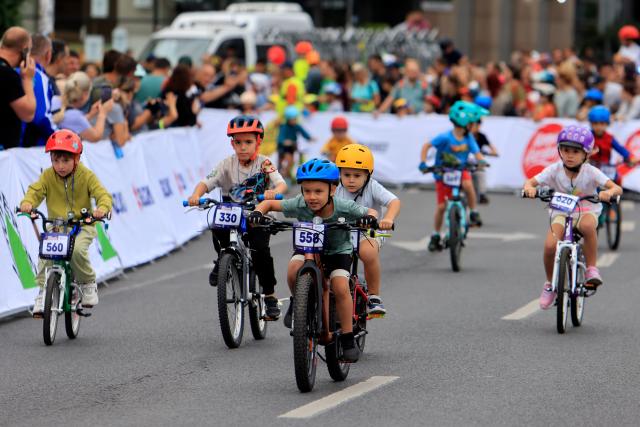 (260913) -- BUCHAREST, Sept. 13, 2026 (Xinhua) -- Children compete in the Children's Race after the Tour of Romania cycling race in Bucharest, Romania, Sept. 13, 2026. (Photo by Cristian Cristel/Xinhua)