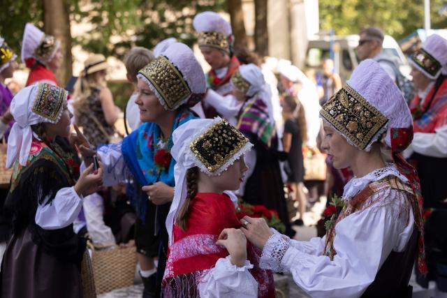 (260913) -- KAMNIK, Sept. 13, 2026 (Xinhua) -- Women in Slovenian traditional costumes prepare before the parade of the 53rd National Costumes and Clothing Heritage Day in Kamnik, Slovenia, Sept. 13, 2026. The 53rd National Costumes and Clothing Heritage Day ended Sunday in Kamnik with a traditional parade, during which about 2,000 participants dressed in national costumes walked through the center of Kamnik. (Photo by Zeljko Stevanic/Xinhua)