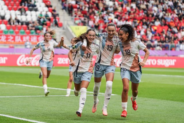 (260914) -- SOSNOWIEC, Sept. 14, 2026 (Xinhua) -- Daniela Agote (L) of Spain celebrates after scoring during the Group F match between China and Spain at the FIFA U20 Women's World Cup Poland 2026 in Sosnowiec, Poland, Sept. 13, 2026. (Xinhua/Peng Ziyang)