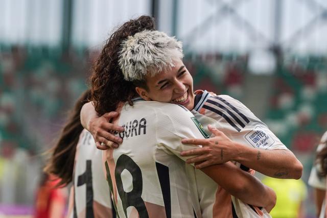 (260914) -- SOSNOWIEC, Sept. 14, 2026 (Xinhua) -- Paula Comendador (R) of Spain celebrates after scoring during the Group F match between China and Spain at the FIFA U20 Women's World Cup Poland 2026 in Sosnowiec, Poland, Sept. 13, 2026. (Xinhua/Peng Ziyang)