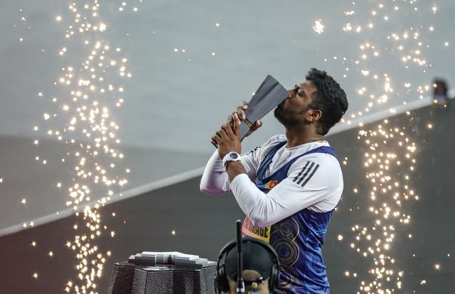 (260914) -- BUDAPEST, Sept. 14, 2026 (Xinhua) -- Rumesh Tharanga Pathirage of Sri Lanka kisses the trophy during the awarding ceremony of the men's javelin competition at the World Athletics Ultimate Championship in Budapest, Hungary, Sept. 13, 2026. (Xinhua/Hu Zhixuan)