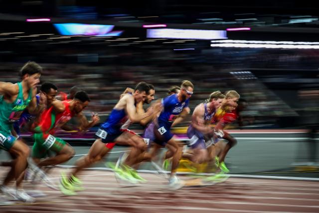 (260914) -- BUDAPEST, Sept. 14, 2026 (Xinhua) -- Athletes compete during the men's 1500m race at the World Athletics Ultimate Championship in Budapest, Hungary, Sept. 13, 2026. (Photo by David Balogh/Xinhua)