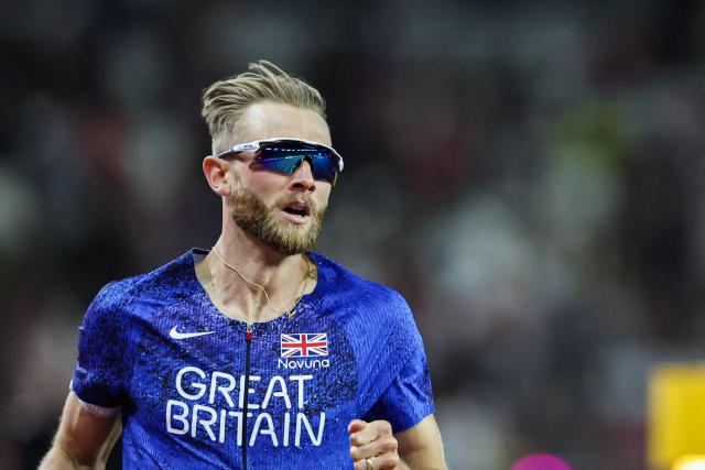 (260914) -- BUDAPEST, Sept. 14, 2026 (Xinhua) -- Josh Kerr of Britain competes during the men's 1500m race at the World Athletics Ultimate Championship in Budapest, Hungary, Sept. 13, 2026. (Xinhua/Hu Zhixuan)