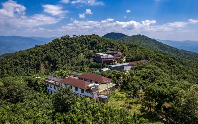 (260914) -- LINCANG, Sept. 14, 2026 (Xinhua) -- A drone photo taken on Sept. 13, 2026 shows a view of Xigui coffee estate in Xigui Village of Lincang City, southwest China's Yunnan Province. As one of the important coffee production areas in Yunnan Province, Lincang City, relying on its unique natural resources, has vigorously developed a business model integrating coffee industry and tourism. Tourists can experience coffee culture in an immersive way at the coffee estates, unlocking new experiences of rural leisure.
   By the end of 2025, the coffee planting area in Lincang City had reached approximately 290,000 mu (about 19,333 hectares). The coffee industry is becoming an important engine driving the development of local agricultural, cultural and tourism economy. (Xinhua/Chen Xinbo)