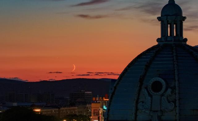 (260914) -- HARBIN, Sept. 14, 2026 (Xinhua) -- An aerial drone photo taken on Sept. 14, 2026 shows the planet of Venus next to the moon in the sky over Yichun City, northeast China's Heilongjiang Province. (Photo by Li Jiaxing/Xinhua)