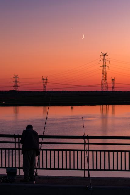 (260914) -- HARBIN, Sept. 14, 2026 (Xinhua) -- This photo taken on Sept. 14, 2026 shows the planet of Venus next to the moon in the sky over Harbin City, northeast China's Heilongjiang Province. (Photo by Liu Dapeng/Xinhua)