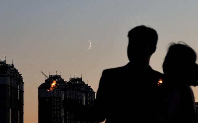 (260914) -- HARBIN, Sept. 14, 2026 (Xinhua) -- This photo taken on Sept. 14, 2026 shows the planet of Venus next to the moon in the sky over Harbin City, northeast China's Heilongjiang Province. (Photo by Zhang Shu/Xinhua)