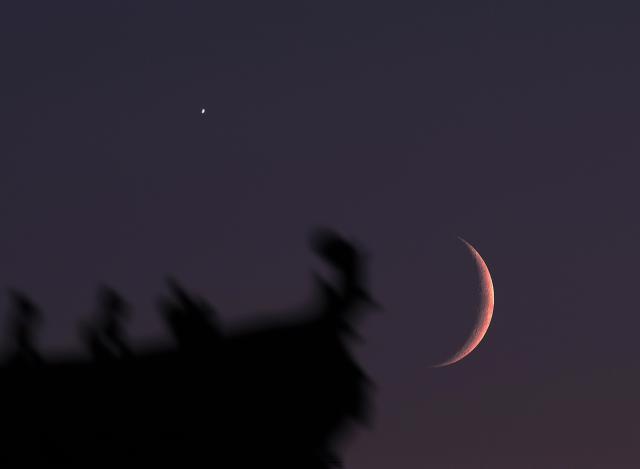 (260914) -- HARBIN, Sept. 14, 2026 (Xinhua) -- This photo taken on Sept. 14, 2026 shows the planet of Venus next to the moon in the sky over Mudanjiang City, northeast China's Heilongjiang Province. (Photo by Zeng Dong/Xinhua)