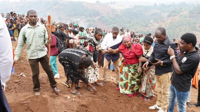 (260914) -- BUKAVU, Sept. 14, 2026 (Xinhua) -- People grieve during the funeral for victims of a recent fire, in Bukavu, Democratic Republic of the Congo, Sept. 14, 2026. TO GO WITH "Feature: In eastern DR Congo, Bukavu mourns as fire victims laid to rest" (Str/Xinhua)