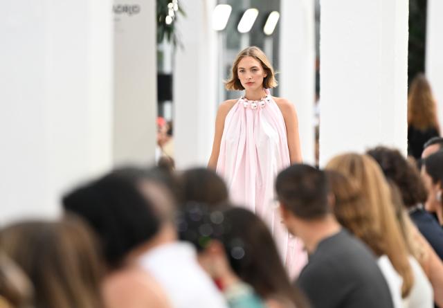 (260914) -- MADRID, Sept. 14, 2026 (Xinhua) -- A model presents creations by Simorra during the Madrid Fashion Week in Madrid, Spain, Sept. 14, 2026. (Xinhua/Cheng Min)