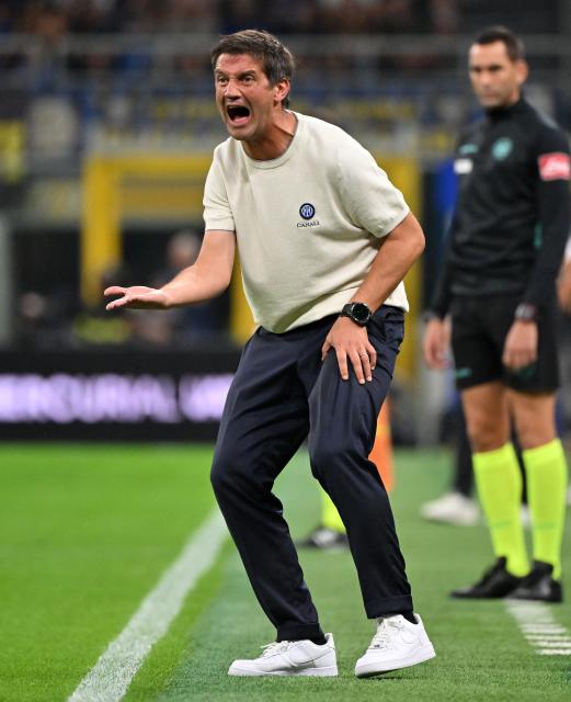 (260915) -- MILAN, Sept. 15, 2026 (Xinhua) -- Inter Milan's head coach Christian Chivu gestures during a Serie A soccer match between Inter Milan and Udinese in Milan, Italy, Sept.14, 2026. (Photo by Alberto Lingria/Xinhua)