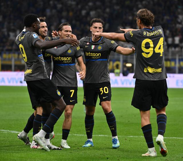 (260915) -- MILAN, Sept. 15, 2026 (Xinhua) -- Inter Milan's Pio Esposito (1st R) celebrates his goal with teammates during a Serie A soccer match between Inter Milan and Udinese in Milan, Italy, Sept.14, 2026. (Photo by Alberto Lingria/Xinhua)