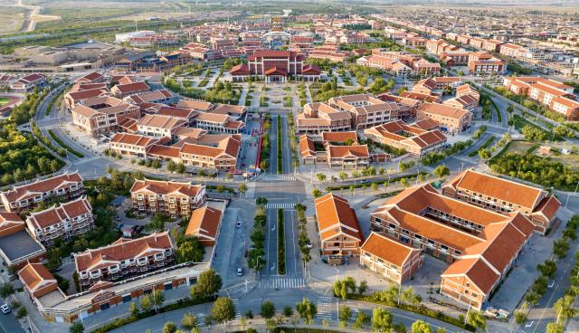 (260915) -- YINCHUAN, Sept. 15, 2026 (Xinhua) -- An aerial drone photo taken on Sept. 11, 2026 shows a view of Minning Town of Yinchuan, northwest China's Ningxia Hui Autonomous Region. (Xinhua/Yang Zhisen)
