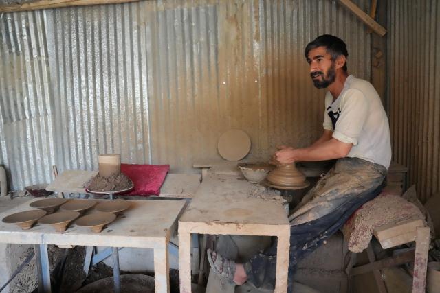 (260915) -- ISTALIF, Sept. 15, 2026 (Xinhua) -- A craftsman shapes clay by hand in a workshop in Kabul, Afghanistan, Sept. 13, 2026. TO GO WITH "Feature: Afghanistan's ancient pottery craft fights for survival" (Photo by Saifurahman Safi/Xinhua)