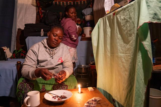 (260915) -- NAIROBI, Sept. 15, 2026 (Xinhua) -- Miriam Achieng Kenyatta's mother (L) seals bags of peanuts for sale at her home in Kibera informal settlement in Nairobi, Kenya, Sept. 8, 2026. Miriam Achieng Kenyatta, a 23-year-old geospatial engineering student at the University of Nairobi, received a warm reception upon returning home after making history at the 25th "Chinese Bridge" Chinese Proficiency Competition for Foreign College Students.
  Raised in Nairobi's Kibera informal settlement, Achieng's life trajectory was transformed by a childhood curiosity sparked by a television movie. Her passion culminated in the highest-ever ranking by a Kenyan in the prestigious global contest, where she placed among the Top 15 worldwide.
  TO GO WITH "From Kibera to world top 15: Kenyan student makes history in Chinese competition" (Xinhua/Xie Jianfei)