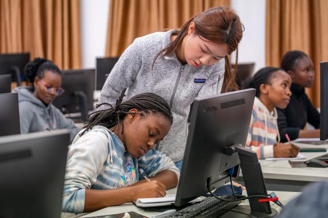 (260915) -- NAIROBI, Sept. 15, 2026 (Xinhua) -- Chinese teacher Meng Lingyao (3rd R) gives guidance to Miriam Achieng Kenyatta (2nd L) during a Chinese class at the Confucius Institute at the University of Nairobi in Nairobi, Kenya, Sept. 8, 2026. Miriam Achieng Kenyatta, a 23-year-old geospatial engineering student at the University of Nairobi, received a warm reception upon returning home after making history at the 25th "Chinese Bridge" Chinese Proficiency Competition for Foreign College Students.
  Raised in Nairobi's Kibera informal settlement, Achieng's life trajectory was transformed by a childhood curiosity sparked by a television movie. Her passion culminated in the highest-ever ranking by a Kenyan in the prestigious global contest, where she placed among the Top 15 worldwide.
  TO GO WITH "From Kibera to world top 15: Kenyan student makes history in Chinese competition" (Xinhua/Xie Jianfei)