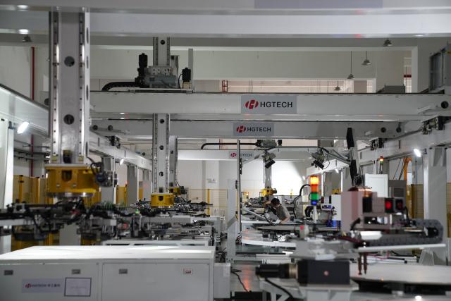 (260915) -- WUHAN, Sept. 15, 2026 (Xinhua) -- This photo taken on Sept. 14, 2026 shows a GW-level automatic alkaline electrolyzer production line at a technology company in Wuhan, central China's Hubei Province. Leveraging the advanced manufacturing cluster in the Wuhan Optics Valley, key technology companies in Wuhan have driven a coordinated development of more than 100 upstream and downstream enterprises. (Xinhua/Lu Jinbo)