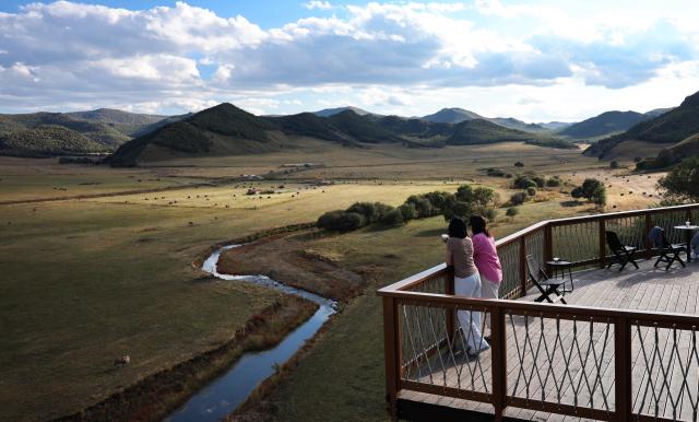(260915) -- HINGGAN LEAGUE, Sept. 15, 2026 (Xinhua) -- Tourists visit the Heiyang mountain scenic area in Horqin Right Wing Front Banner, Hinggan League, north China's Inner Mongolia Autonomous Region, Sept. 15, 2026. (Xinhua/Bei He)
