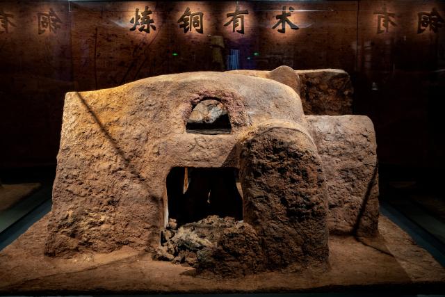 (260915) -- DAYE, Sept. 15, 2026 (Xinhua) -- This undated file photo shows a cooper smelting furnace dating back to the Spring and Autumn Period (770 BC-476 BC) displayed at the museum of the heritage site of the ancient copper mine of Tonglyu mountain in Daye City of central China's Hubei Province. The national archaeological site park of Tonglyu mountain is built on the heritage site of the ancient copper mine of Tonglyu mountain in Daye City of central China's Hubei Province. With the construction of the park as the leading project, local government has explored a characteristic path for protecting and developing cultural heritages, attracting lots of visitors. (Xinhua)