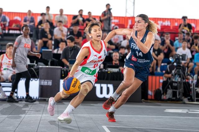 (260915) -- WUHAN, Sept. 15, 2026 (Xinhua) -- Ilona Hattab (R) of France defends Liu Jiajie of China during a women's pool A match between China and France at the FIBA 3X3 U23 World cup in Wuhan, central China's Hubei Province, Sept. 15, 2026. (Xinhua/Xiao Yijiu)