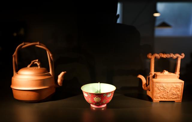 (260915) -- PARIS, Sept. 15, 2026 (Xinhua) -- This photo taken on Sept. 15, 2026 shows exhibits on display at Maison Guimet in Paris, France. Maison Guimet is housed in the Hotel d'Heidelbach, a private mansion built in 1913. The mansion became part of the Guimet National Museum of Asian Arts in 1991 and reopened to the public as Maison Guimet in May, 2026 following renovation. (Xinhua/Wu Huiwo)