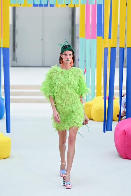 (260915) -- MADRID, Sept. 15, 2026 (Xinhua) -- A model presents a creation by Agatha Ruiz de la Prada during the Madrid Fashion Week in Madrid, Spain, Sept. 15, 2026. (Photo by Gustavo Valiente/Xinhua)