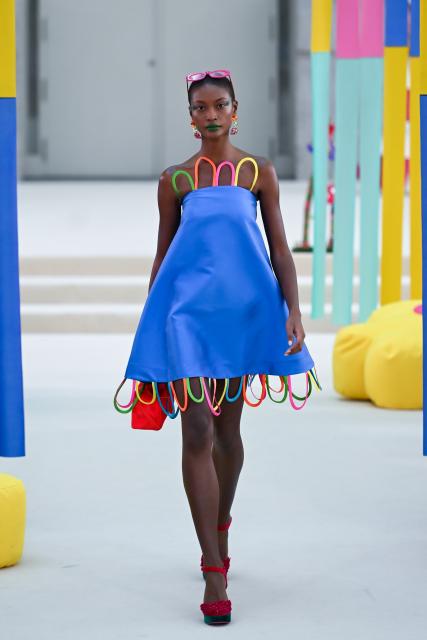(260915) -- MADRID, Sept. 15, 2026 (Xinhua) -- A model presents a creation by Agatha Ruiz de la Prada during the Madrid Fashion Week in Madrid, Spain, Sept. 15, 2026. (Photo by Gustavo Valiente/Xinhua)