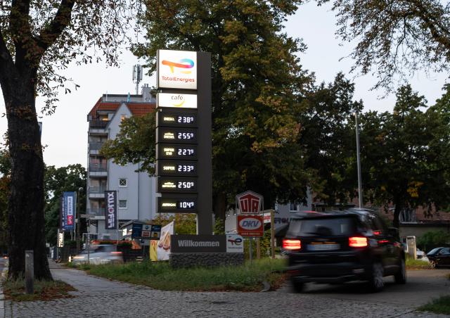 (260915) -- BERLIN, Sept. 15, 2026 (Xinhua) -- This photo taken on Sept. 15, 2026 shows prices displayed at a gas station in Berlin, Germany. Fuel prices have continued to rise in Germany. (Xinhua/Zhang Haofu)