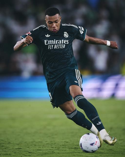 (260916) -- ELCHE, Sept. 16, 2026 (Xinhua) -- Kylian Mbappe of Real Madrid competes during the La Liga football match between Elche CF and Real Madrid in Elche, Spain, on Sept. 15, 2026. (Str/Xinhua)