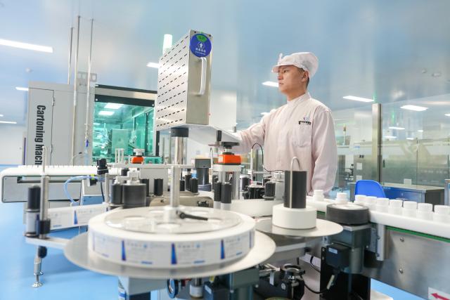 (260916) -- BEIJING, Sept. 16, 2026 (Xinhua) -- An employee works at a production line of Shijiazhuang No. 4 Pharmaceutical Co., Ltd. in Shijiazhuang, north China's Hebei Province, Sept. 15, 2026. China's economy maintained steady momentum boosted by innovation-led and high-quality development in August, with production and supply growing steadily, employment and prices generally stable, and foreign trade registering rapid growth, official data showed on Tuesday. (Photo by Liang Zidong/Xinhua)