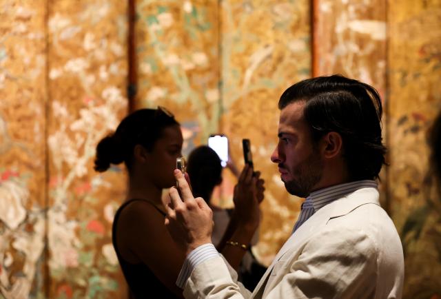 (260916) -- BEIJING, Sept. 16, 2026 (Xinhua) -- Visitors take photos of exhibits on display at Maison Guimet in Paris, France, Sept. 15, 2026. (Xinhua/Wu Huiwo)