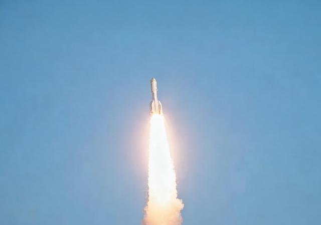 (260916) -- SHANGHAI, Sept. 16, 2026 (Xinhua) -- A Gravity-1 Y3 carrier rocket carrying nine satellites blasts off from waters off the coast of Shanghai in east China on Sept. 16, 2026. The launch mission was carried out by the Taiyuan Satellite Launch Center. The satellites, a new group of Qianfan Constellation satellites and an EUHT technology test satellite, lifted off at 6 a.m. (Beijing Time) atop a Gravity-1 Y3 carrier rocket. The mission was declared a complete success. (Photo by Zhang Shuo/Xinhua)