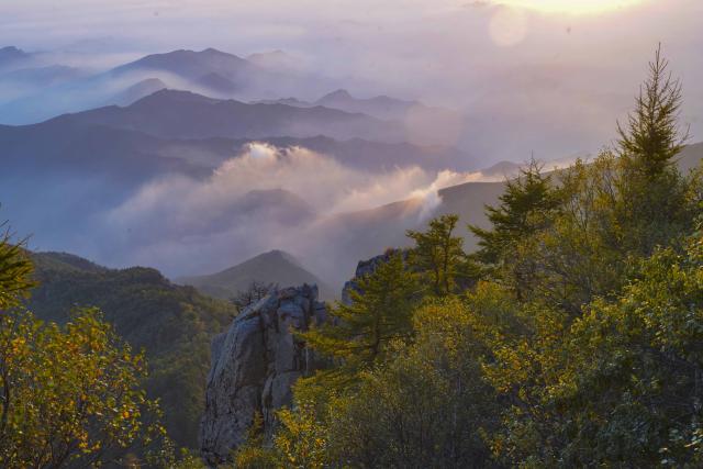 (260916) -- CHENGDE, Sept. 16, 2026 (Xinhua) -- This photo taken on Sept. 16, 2026 shows the morning scenery at Wuling Mountain National Nature Reserve in Xinglong County of Chengde City, north China's Hebei Province. (Photo by Liu Mancang/Xinhua)