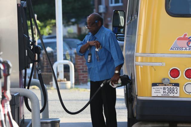 (260916) -- NEW YORK, Sept. 16, 2026 (Xinhua) -- A man fuels a vehicle at a gas station in New York, the United States, Sept. 15, 2026. Oil prices increased on Tuesday.
   The West Texas Intermediate for October delivery added 4.44 dollars, or 4.38 percent, to settle at 105.83 U.S. dollars a barrel on the New York Mercantile Exchange. Brent crude for November delivery gained 3.07 dollars, or 2.9 percent, to settle at 108.75 dollars a barrel on the London ICE Futures Exchange. (Xinhua/Zhang Fengguo)