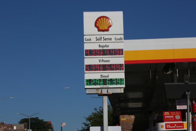 (260916) -- NEW YORK, Sept. 16, 2026 (Xinhua) -- Gas prices are displayed at a gas station in New York, the United States, Sept. 15, 2026. Oil prices increased on Tuesday.
   The West Texas Intermediate for October delivery added 4.44 dollars, or 4.38 percent, to settle at 105.83 U.S. dollars a barrel on the New York Mercantile Exchange. Brent crude for November delivery gained 3.07 dollars, or 2.9 percent, to settle at 108.75 dollars a barrel on the London ICE Futures Exchange. (Xinhua/Zhang Fengguo)