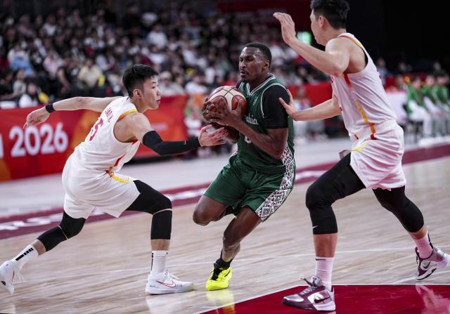 (260916) -- NAGOYA, Sept. 16, 2026 (Xinhua) -- Liao Sanning (L) and Cui Yongxi (R) of China defend Mathna Almarwani of Saudi Arabia during the quarterfinal match between China and Saudi Arabia at 20th Asian Games Aichi-Nagoya 2026 in Nagoya, Japan, Sept. 16, 2026. (Xinhua/Luo Yuan)