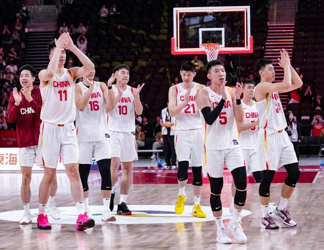 (260916) -- NAGOYA, Sept. 16, 2026 (Xinhua) -- Players of China wave to spectators after winning the quarterfinal match between China and Saudi Arabia at 20th Asian Games Aichi-Nagoya 2026 in Nagoya, Japan, Sept. 16, 2026. (Xinhua/Luo Yuan)