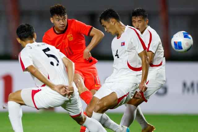 (260916) -- NAGOYA, Sept. 16, 2026 (Xinhua) -- Wang Yudong (2nd L) of China shoots during during the group B match of men's football between China and the Democratic People's Republic of Korea (DPRK) at 20th Asian Games Aichi-Nagoya 2026 in Nagoya, Japan, Sept. 16, 2026. (Xinhua/Wu Zhizun)
