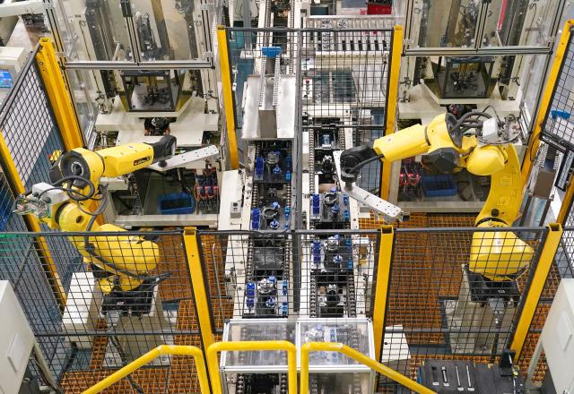 (260916) -- NANCHANG, Sept. 16, 2026 (Xinhua) -- Robotic arms are at work at Highly Group's production base in Nanchang, east China's Jiangxi Province, Aug. 20, 2026. Smart, digitalized production has been fully realized at the Nanchang production base of electric appliance manufacturer Highly Group, a leading intelligent manufacturing base for air conditioner compressors. On average, the base produces a compressor every 6.5 seconds. Highly Group exports air conditioner compressors to 165 countries and regions worldwide, accounting for nearly one-seventh of the global market share. (Xinhua/Wan Xiang)
