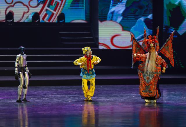 (260916) -- SHENZHEN, Sept. 16, 2026 (Xinhua) -- Local students perform during the 2026 International Youth Band China Tour (Shenzhen) in Shenzhen, south China's Guangdong Province, Sept. 16, 2026. The tour kicked off here on Wednesday. (Xinhua/Mao Siqian)