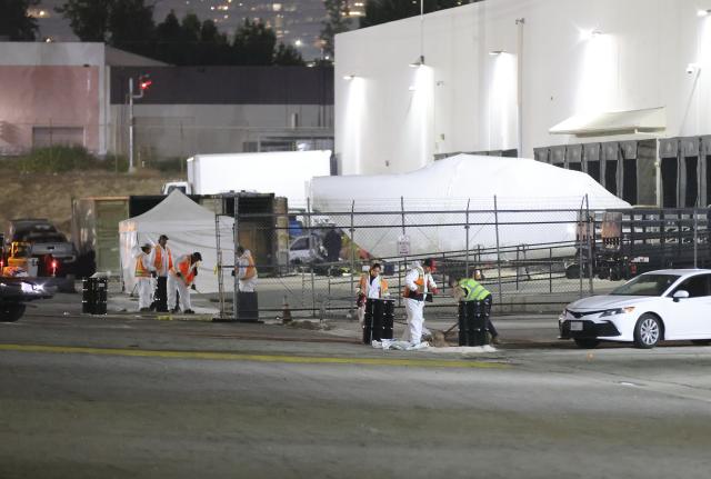 (260916) -- LOS ANGELES, Sept. 16, 2026 (Xinhua) -- Workers are seen at the site of a helicopter crash in Los Angeles, California, the United States, Sept. 16, 2026. A helicopter crashed between two commercial buildings in suburban Los Angeles on Tuesday night, killing at least three people, local authorities said. (Photo by Qiu Chen/Xinhua)