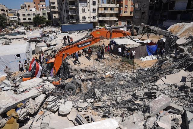 (260916) -- GAZA, Sept. 16, 2026 (Xinhua) -- Palestinian civil defense crews search for bodies and survivors in the rubble of a collapsed building that housed displaced Palestinians in Gaza City, Sept. 16, 2026. The death toll from the collapse of a residential building in western Gaza City rose to 21, including 11 children and six women, with more than 25 injured, local officials and residents said Wednesday. (Photo by Rizek Abdeljawad/Xinhua)