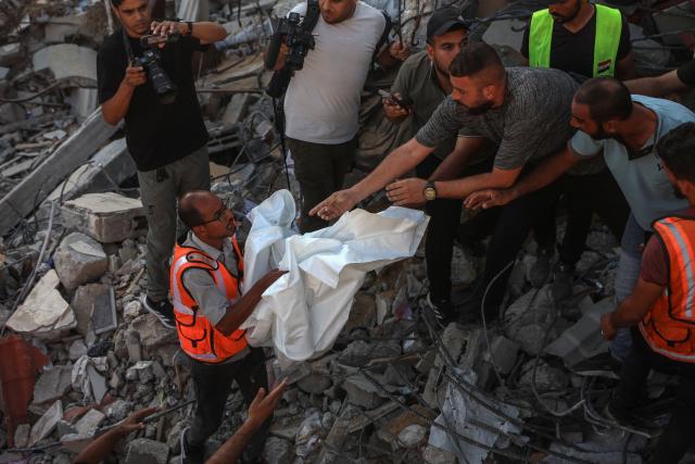 (260916) -- GAZA, Sept. 16, 2026 (Xinhua) -- Palestinian civil defense crews transfer a body from the rubble of a collapsed building that housed displaced Palestinians in Gaza City, Sept. 16, 2026. The death toll from the collapse of a residential building in western Gaza City rose to 21, including 11 children and six women, with more than 25 injured, local officials and residents said Wednesday. (Photo by Rizek Abdeljawad/Xinhua)