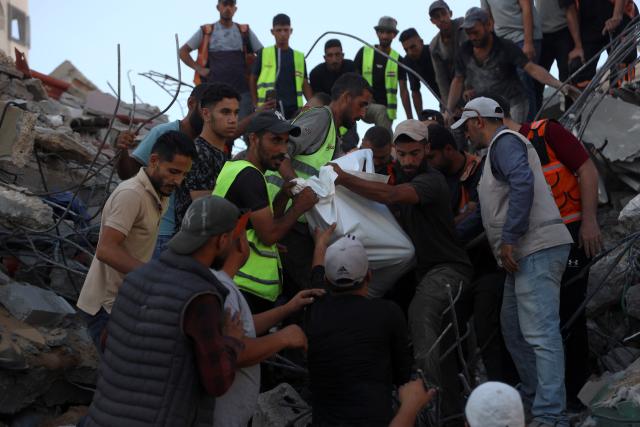 (260916) -- GAZA, Sept. 16, 2026 (Xinhua) -- Palestinian civil defense crews transfer a body from the rubble of a collapsed building that housed displaced Palestinians in Gaza City, Sept. 16, 2026. The death toll from the collapse of a residential building in western Gaza City rose to 21, including 11 children and six women, with more than 25 injured, local officials and residents said Wednesday. (Photo by Rizek Abdeljawad/Xinhua)