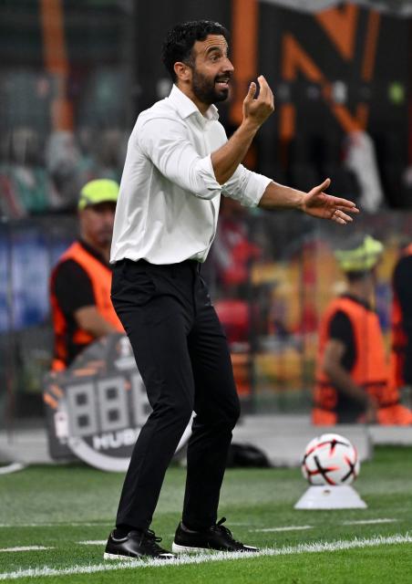 (260917) -- MILAN, Sept. 17, 2026 (Xinhua) -- AC Milan's head coach Ruben Amorim gestures during the UEFA Europa League match between AC Milan and Benfica in Milan, Italy, Sept. 16, 2026. (Photo by Alberto Lingria/Xinhua)