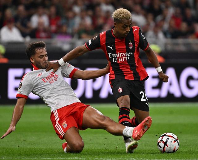 (260917) -- MILAN, Sept. 17, 2026 (Xinhua) -- AC Milan's Omari Hutchinson (R) vies with Benfica's Souffian El Karouani during the UEFA Europa League match between AC Milan and Benfica in Milan, Italy, Sept. 16, 2026. (Photo by Alberto Lingria/Xinhua)