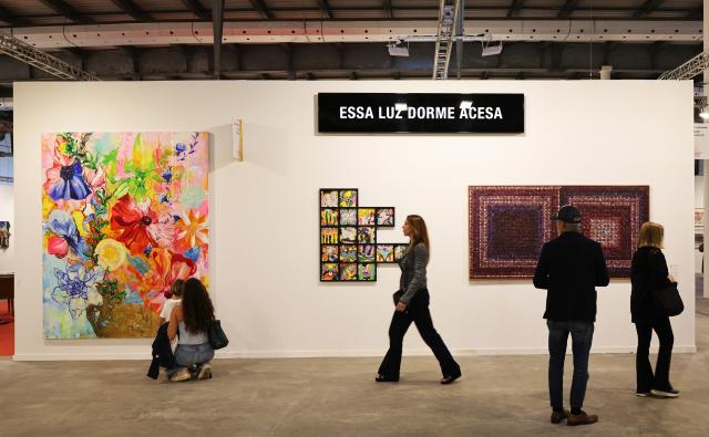 (260917) -- RIO DE JANEIRO, Sept. 17, 2026 (Xinhua) -- People visit the ArtRio 2026 in Rio de Janeiro, Brazil, Sept. 16, 2026. The five-day fair kicked off here on Wednesday, showcasing contemporary artworks such as paintings, sculptures and art installations from around the world. (Xinhua/Jin Haoyuan)