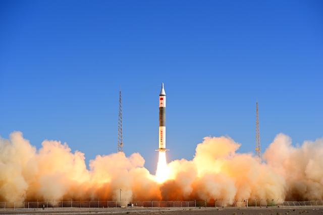 (260917) -- JIUQUAN, Sept. 17, 2026 (Xinhua) -- A Kuaizhou-11 Y3 carrier rocket carrying two satellites blasts off from the Jiuquan Satellite Launch Center in northwest China, Sept. 17, 2026. The rocket lifted off at 10:40 a.m. (Beijing Time), successfully sending two satellites -- Tianyi-51 and Tianyi-52 -- into the planned orbits. (Photo by Wang Jiangbo/Xinhua)