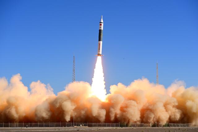 (260917) -- JIUQUAN, Sept. 17, 2026 (Xinhua) -- A Kuaizhou-11 Y3 carrier rocket carrying two satellites blasts off from the Jiuquan Satellite Launch Center in northwest China, Sept. 17, 2026. The rocket lifted off at 10:40 a.m. (Beijing Time), successfully sending two satellites -- Tianyi-51 and Tianyi-52 -- into the planned orbits. (Photo by Wang Jiangbo/Xinhua)