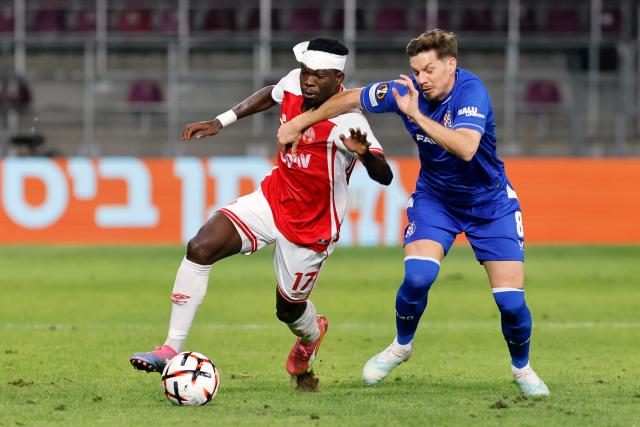 (260917) -- BUCHAREST, Sept. 17, 2026 (Xinhua) -- Hapoel Beer-Sheva's Amankwah Forson (L) vies with GNK Dinamo's Miha Zajc during the UEFA Europa League football match between Hapoel Beer-Sheva and GNK Dinamo in Bucharest, Romania, Sept. 16, 2026. (Photo by Cristian Cristel/Xinhua)
